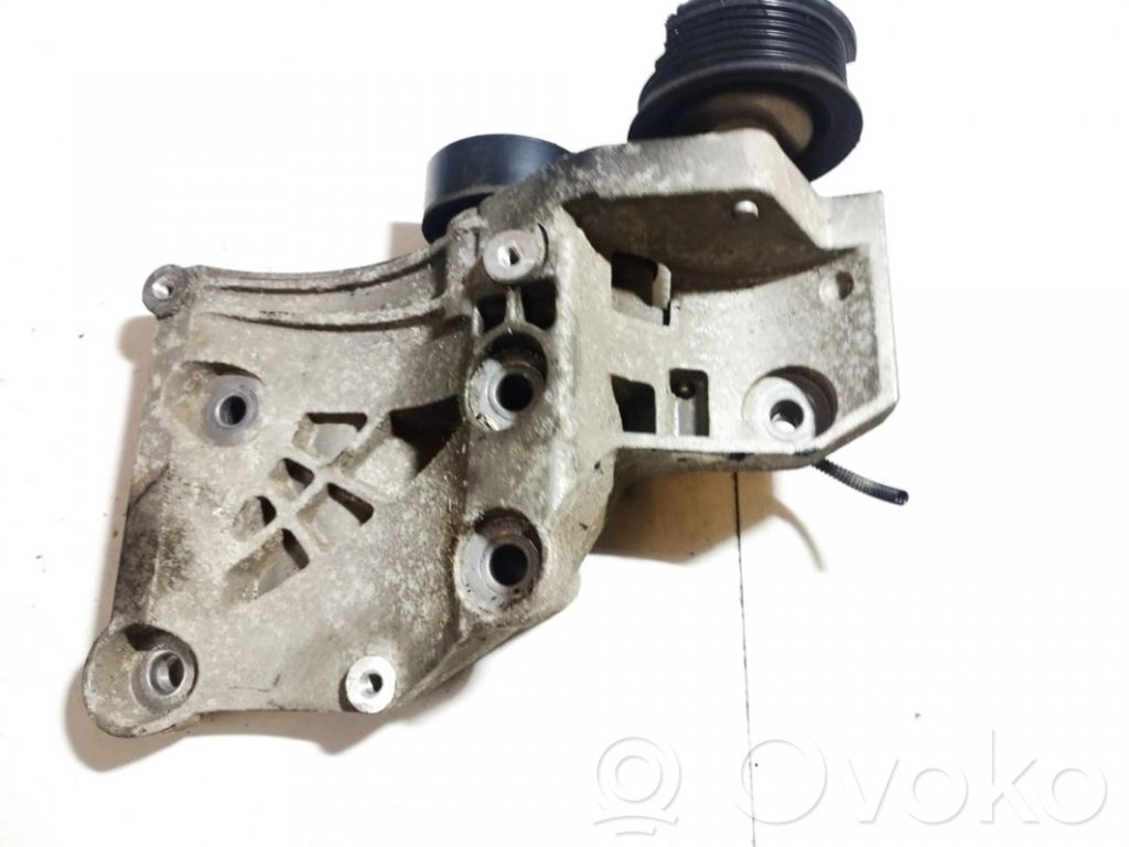 Opel Insignia A Engine mounting bracket 