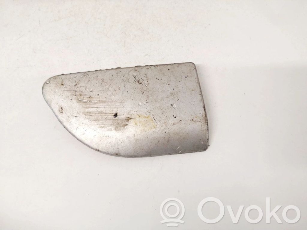 Mazda 626 Mască aripă față (turnată) 