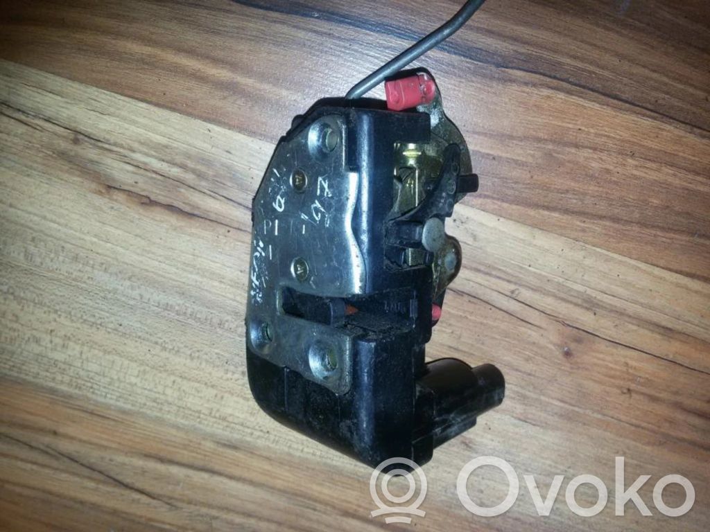 Chrysler Neon I Încuietoare ușă spate 