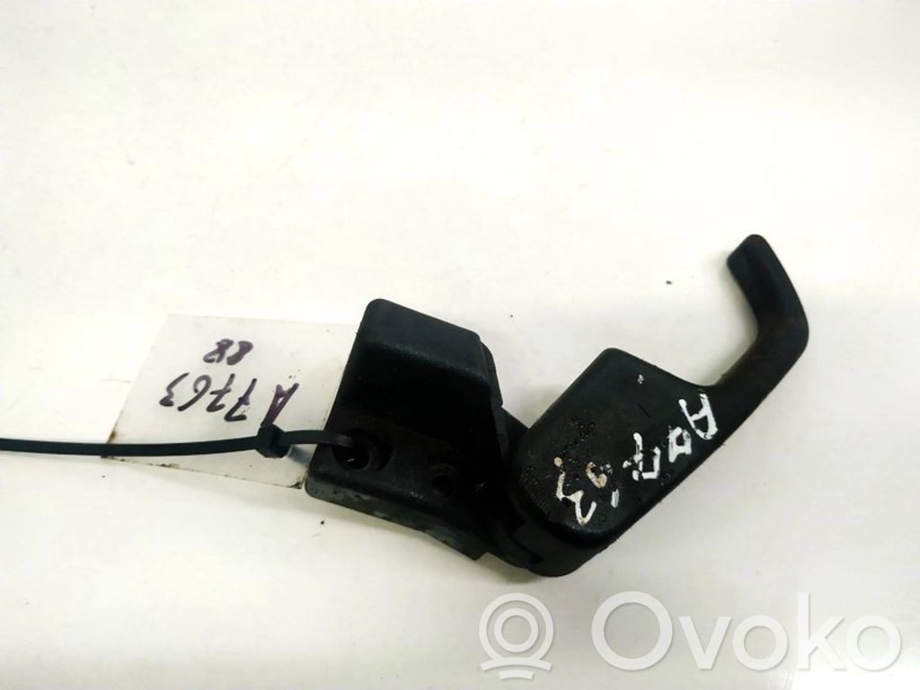 Volkswagen PASSAT B4 Maniglia di rilascio del vano motore (cofano)