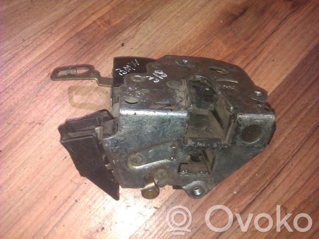 BMW 3 E36 Serratura portiera anteriore 