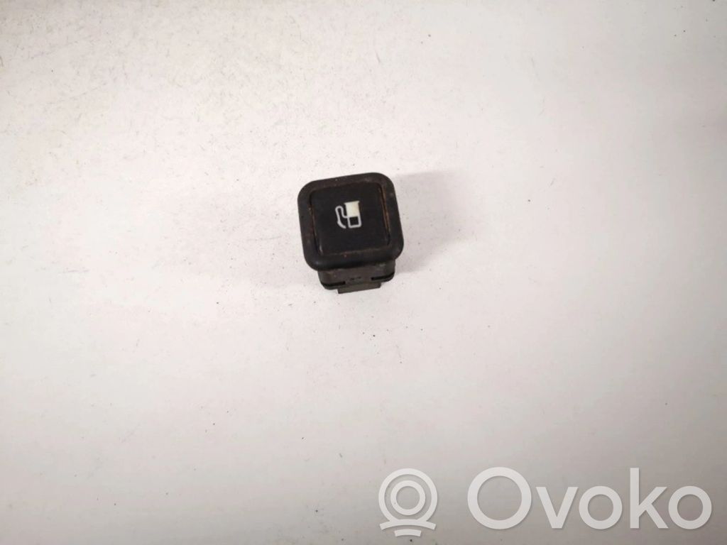 Volkswagen PASSAT B5 Comutator deschidere clapetă rezervor 