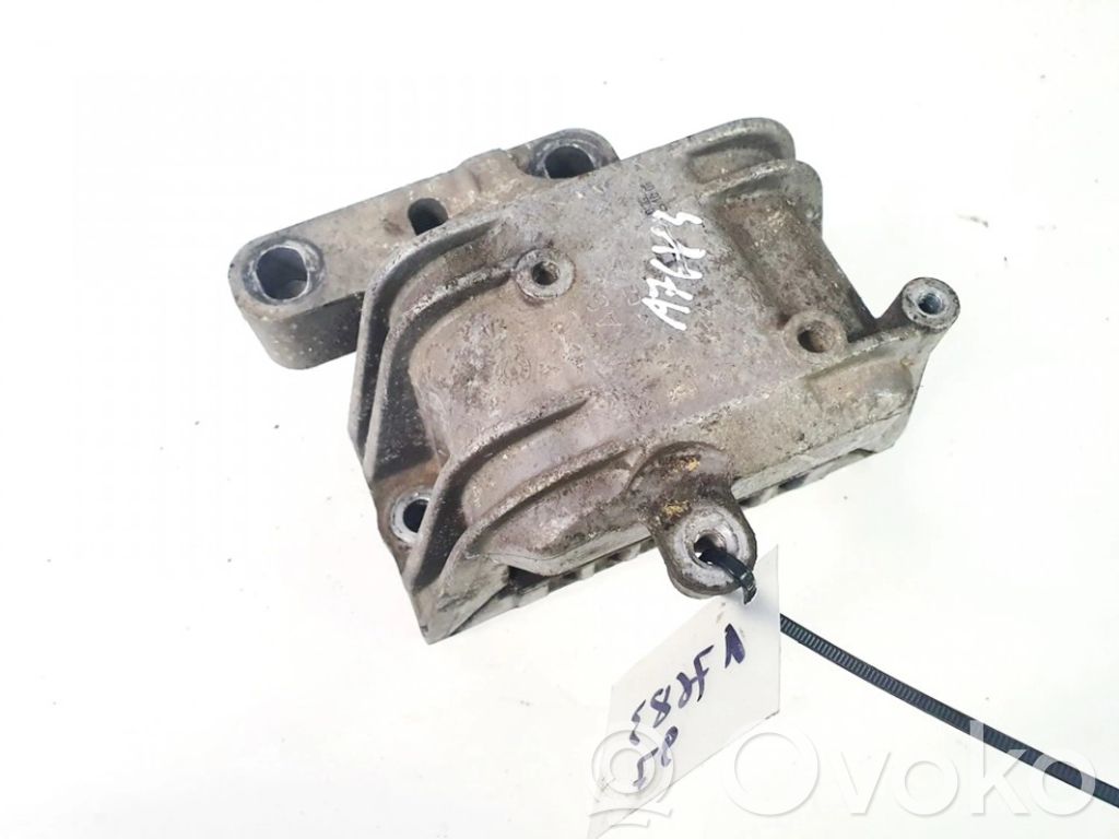 Volkswagen PASSAT B6 Suport tampon motor