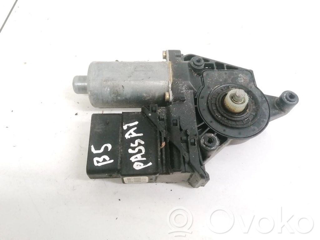 Volkswagen PASSAT B5 Motor macara geam ușă spate 