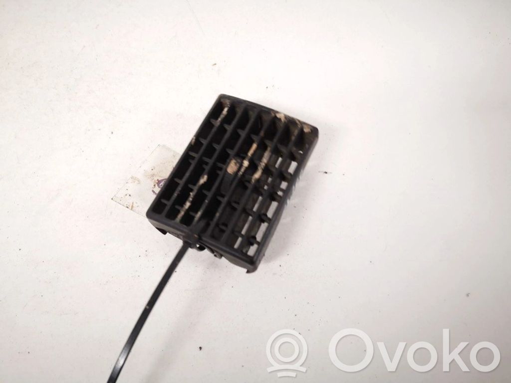 Grille d'aération centrale   893820971,893820971
