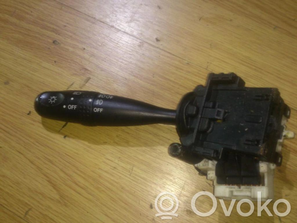 Toyota Corolla E120 E130 Manetă semnalizator 