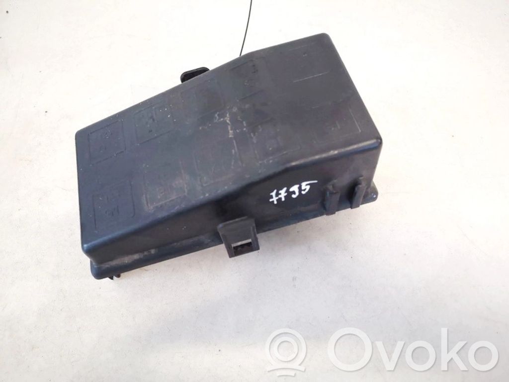 Opel Vectra B Dangtelis saugiklių dėžės 