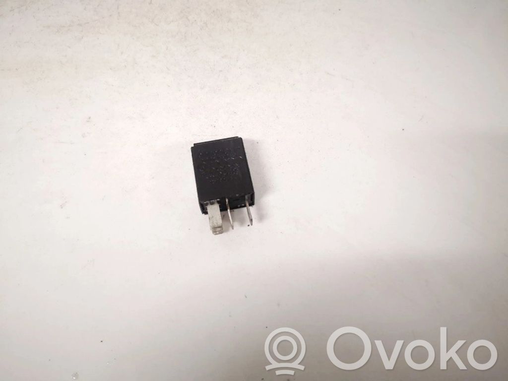 Otros relés   8Z0951253,8Z0951253