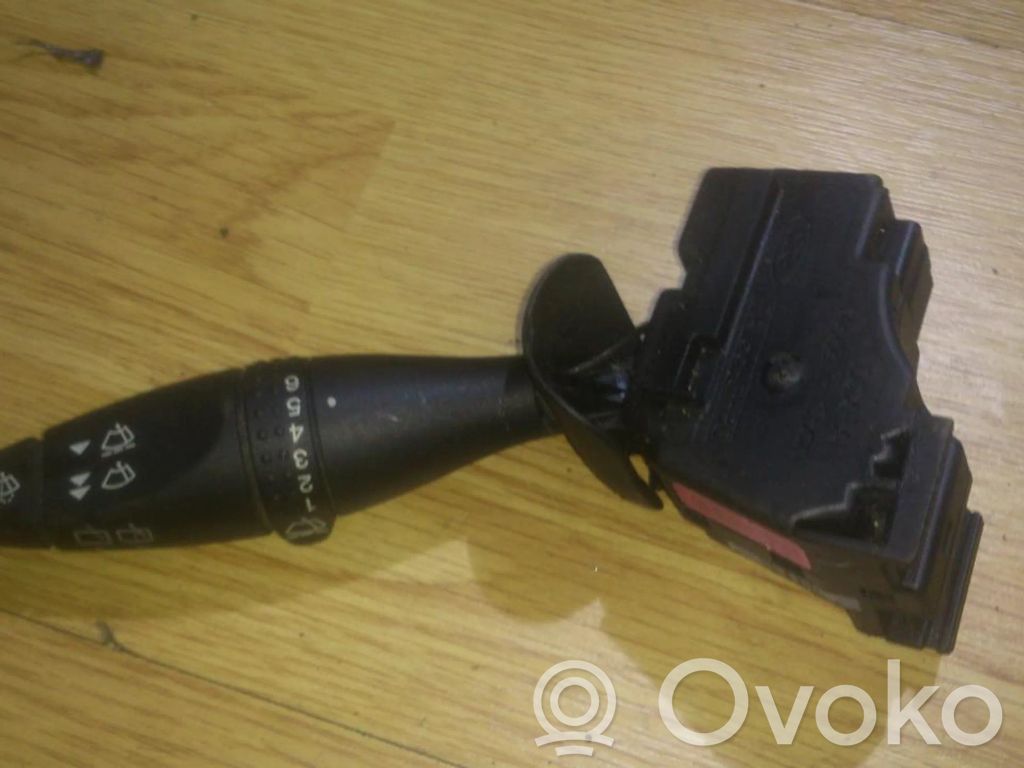 Ford Mondeo Mk III Pyyhkijän vipu 