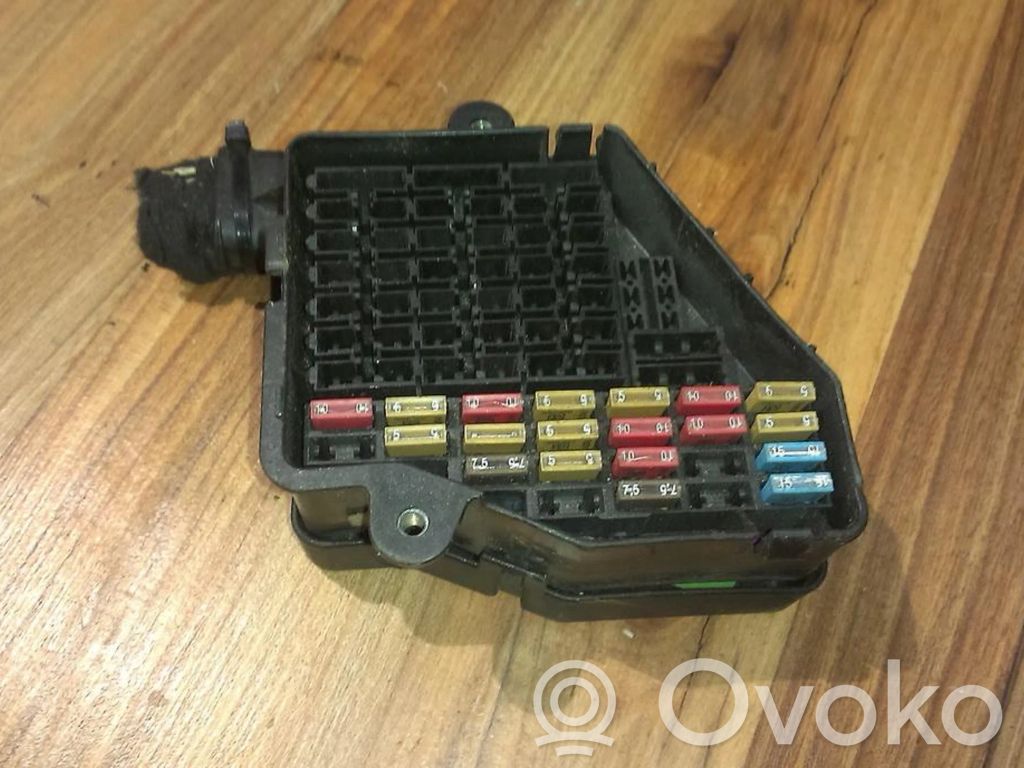 Volkswagen PASSAT B5 Set scatola dei fusibili 