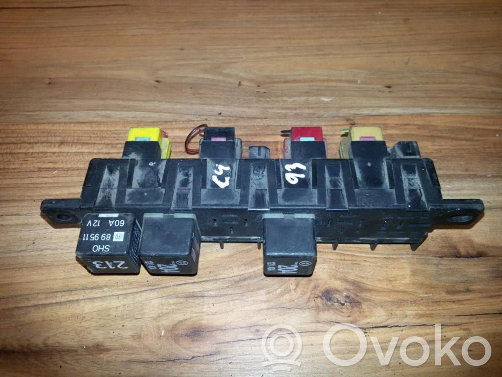 Audi 100 S4 C4 Set scatola dei fusibili 