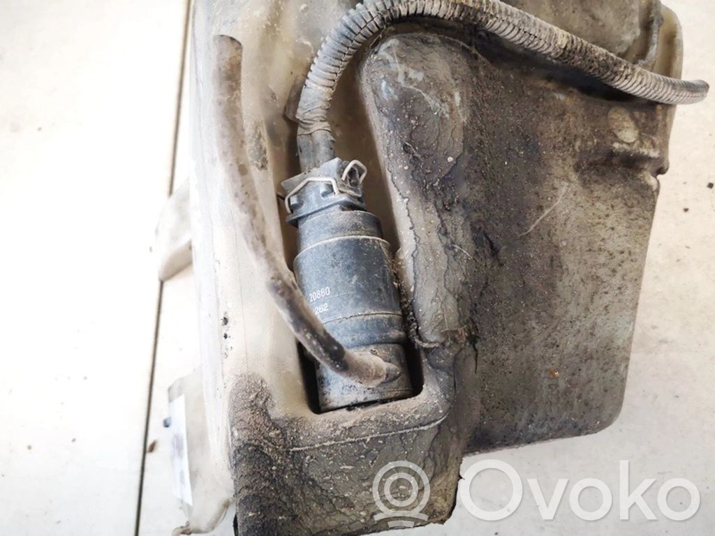 Nissan Primera Pompa spryskiwacza szyby przedniej / czołowej 