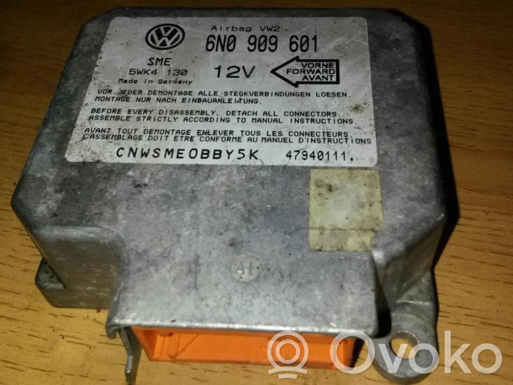 Volkswagen PASSAT B4 Unitate/modul de comandă airbaguri 