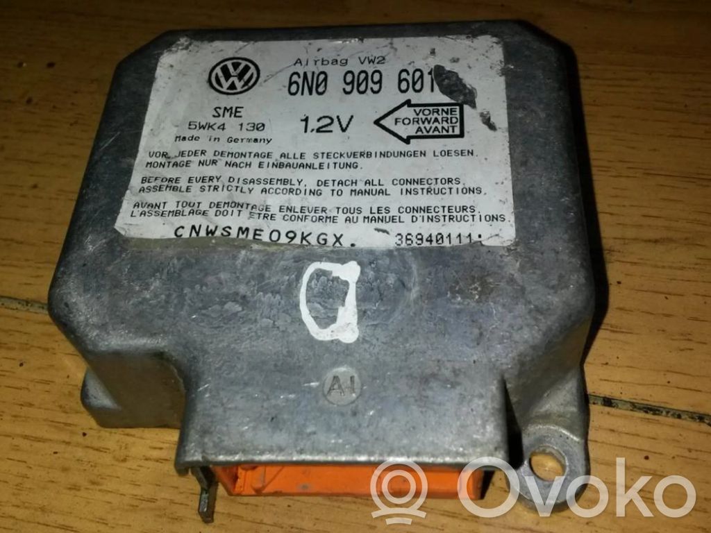 Volkswagen PASSAT B4 Unitate/modul de comandă airbaguri 
