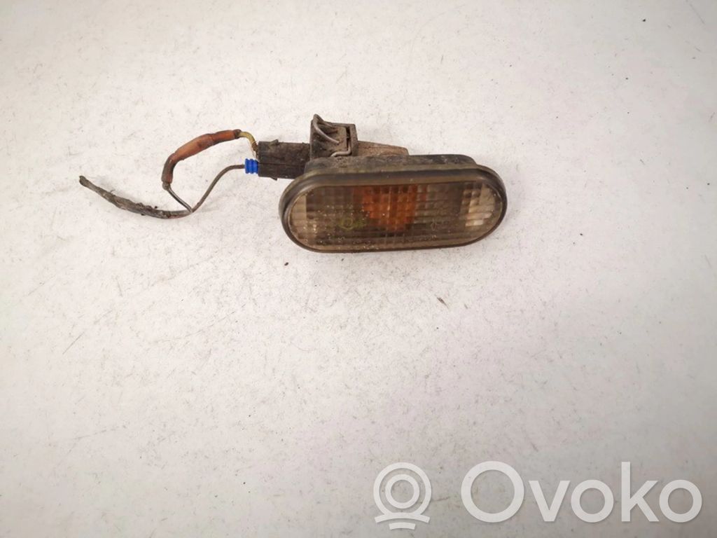 Volkswagen PASSAT B4 Semnalizator bară față 