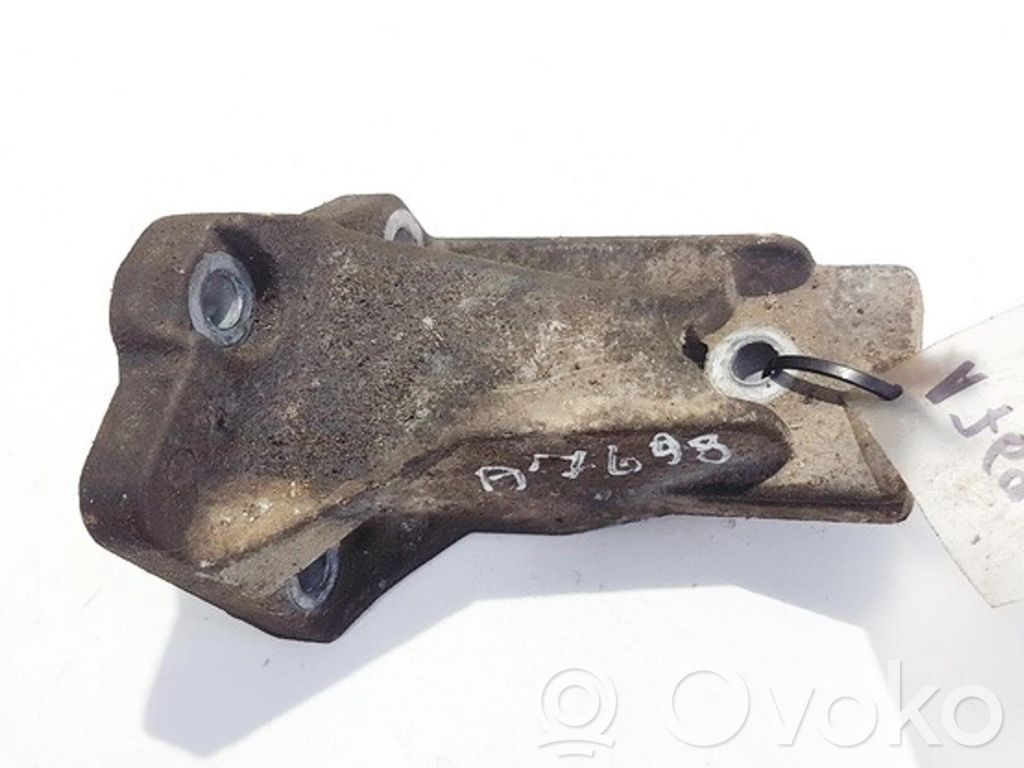 Volvo S80 Engine mounting bracket 