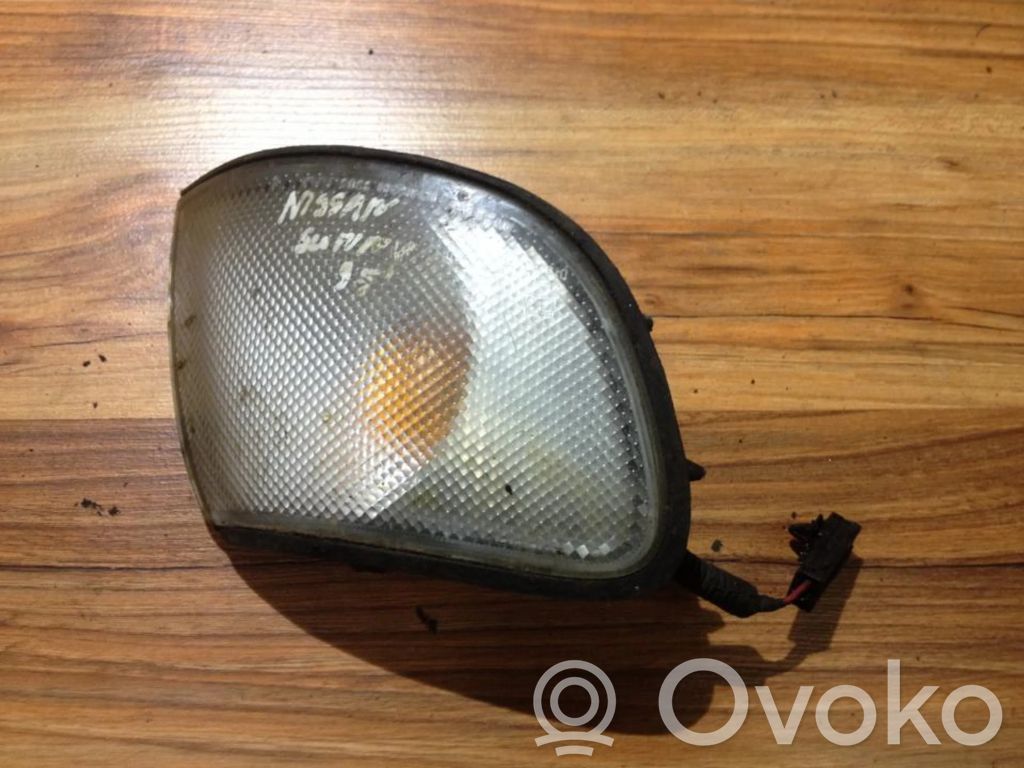 Nissan Sunny Indicatore di direzione anteriore