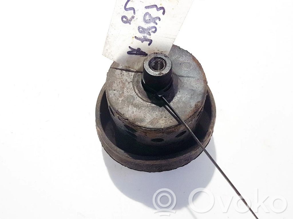Volkswagen PASSAT B4 Engine mount bracket