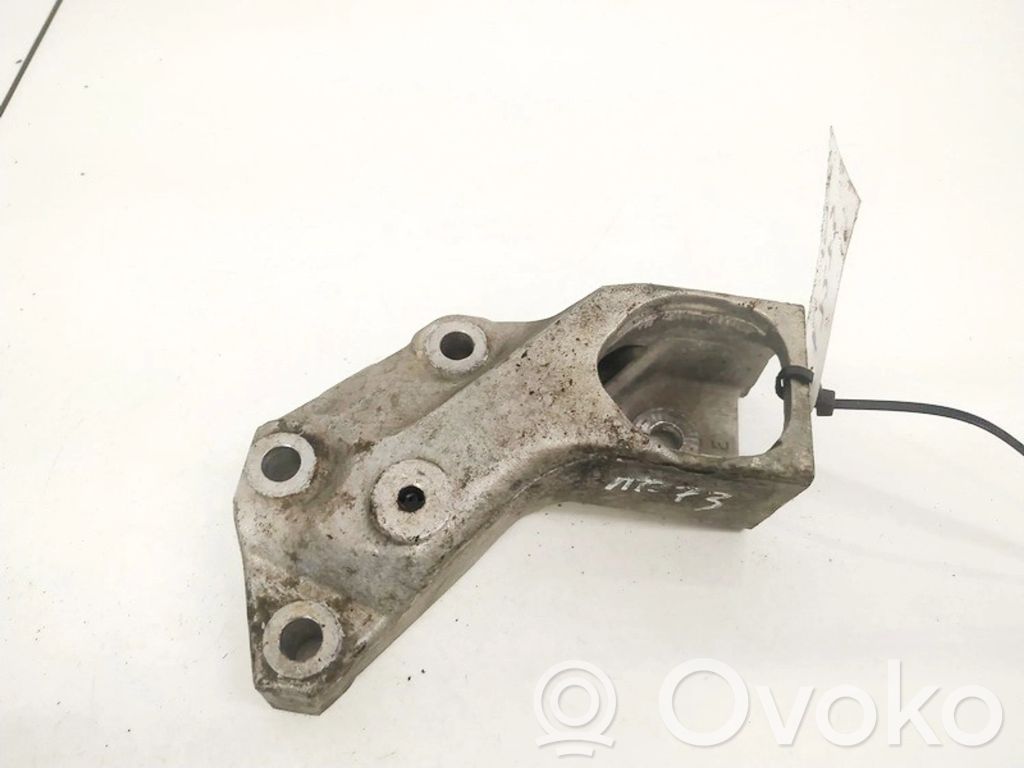 Peugeot 206 Engine mounting bracket 