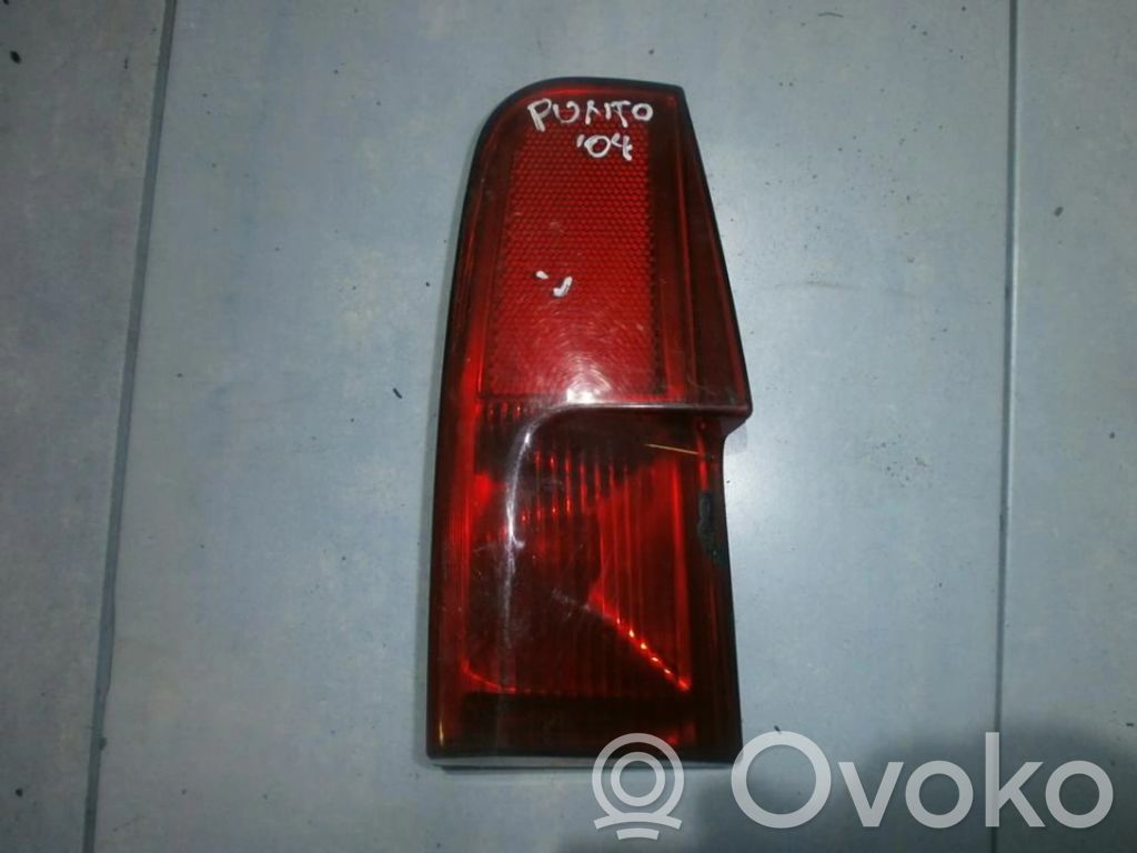 Fiat Punto (188) Luci posteriori del portellone del bagagliaio 