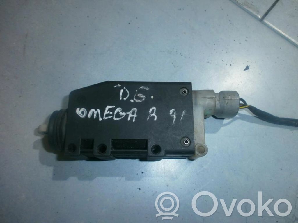 Opel Omega B1 Motor de bloqueo de puertas 