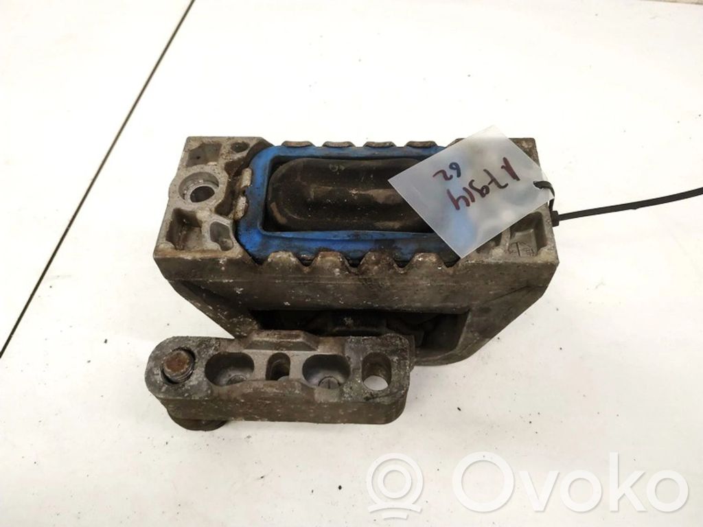 Volkswagen PASSAT B6 Suport tampon motor 