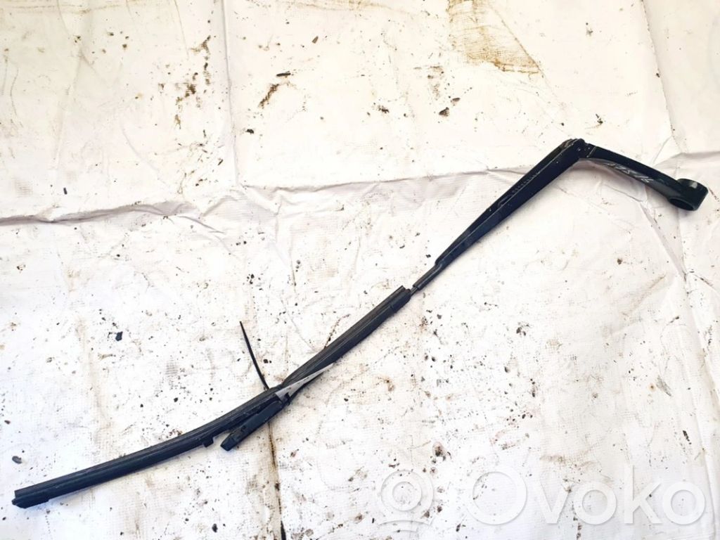 Front wiper blade arm