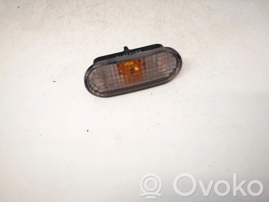 Volkswagen Golf IV Semnalizator bară față 