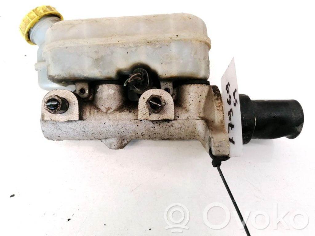 Master brake cylinder