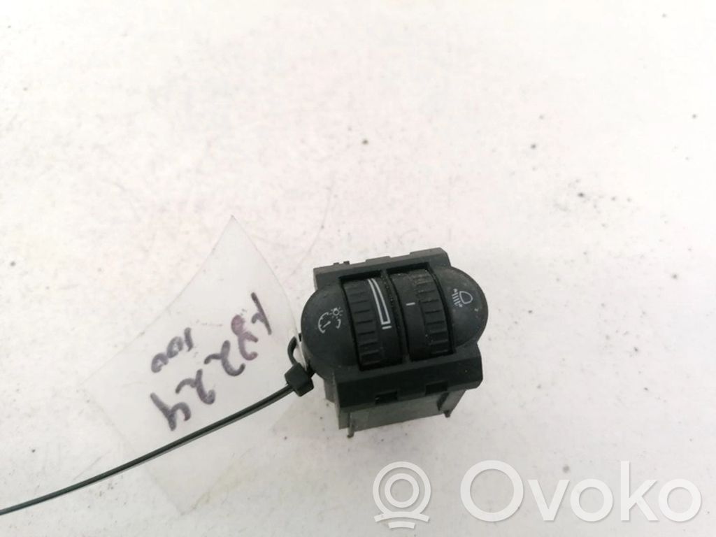 Volkswagen Golf V Interruttore di regolazione livello altezza dei fari 