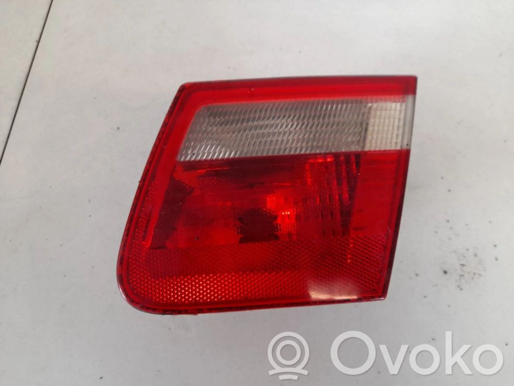 BMW 3 E46 Lampă spate în capacul portbagajului 