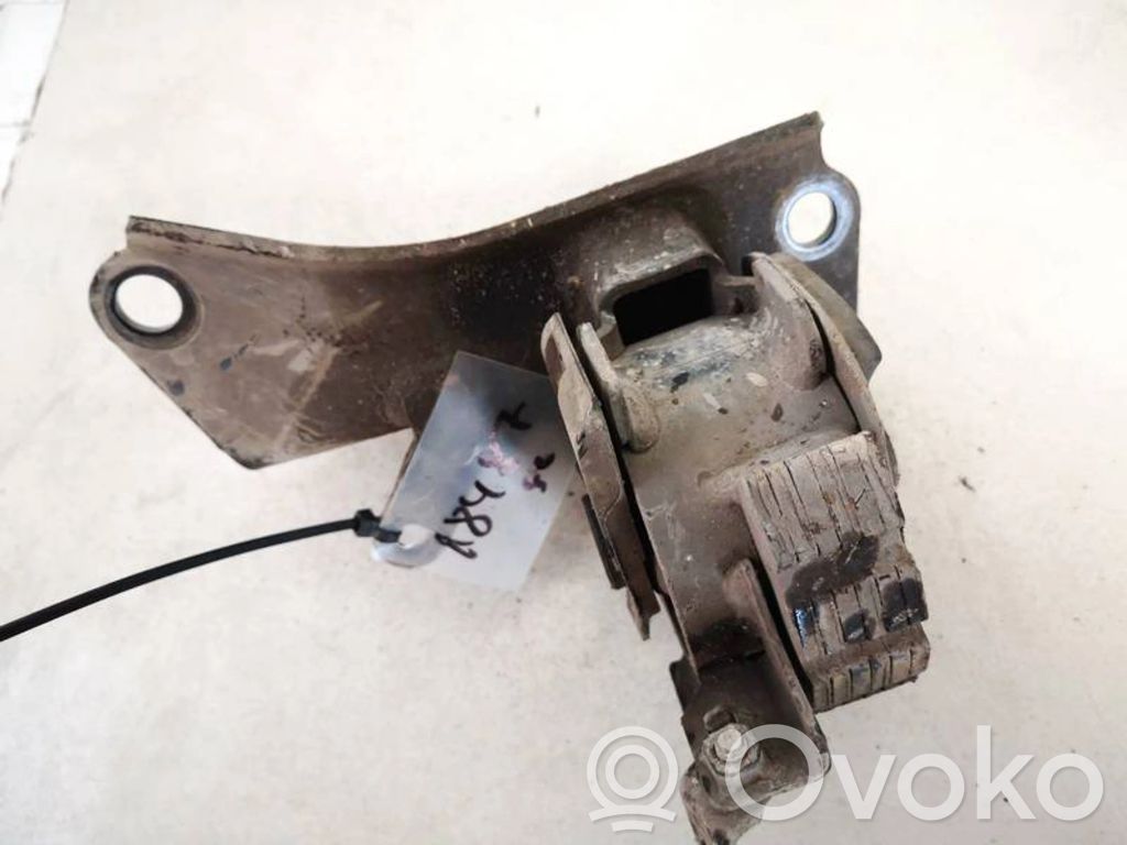 Engine mount bracket