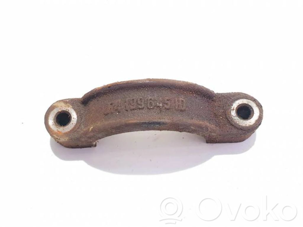 Volvo S70  V70  V70 XC Engine mounting bracket 