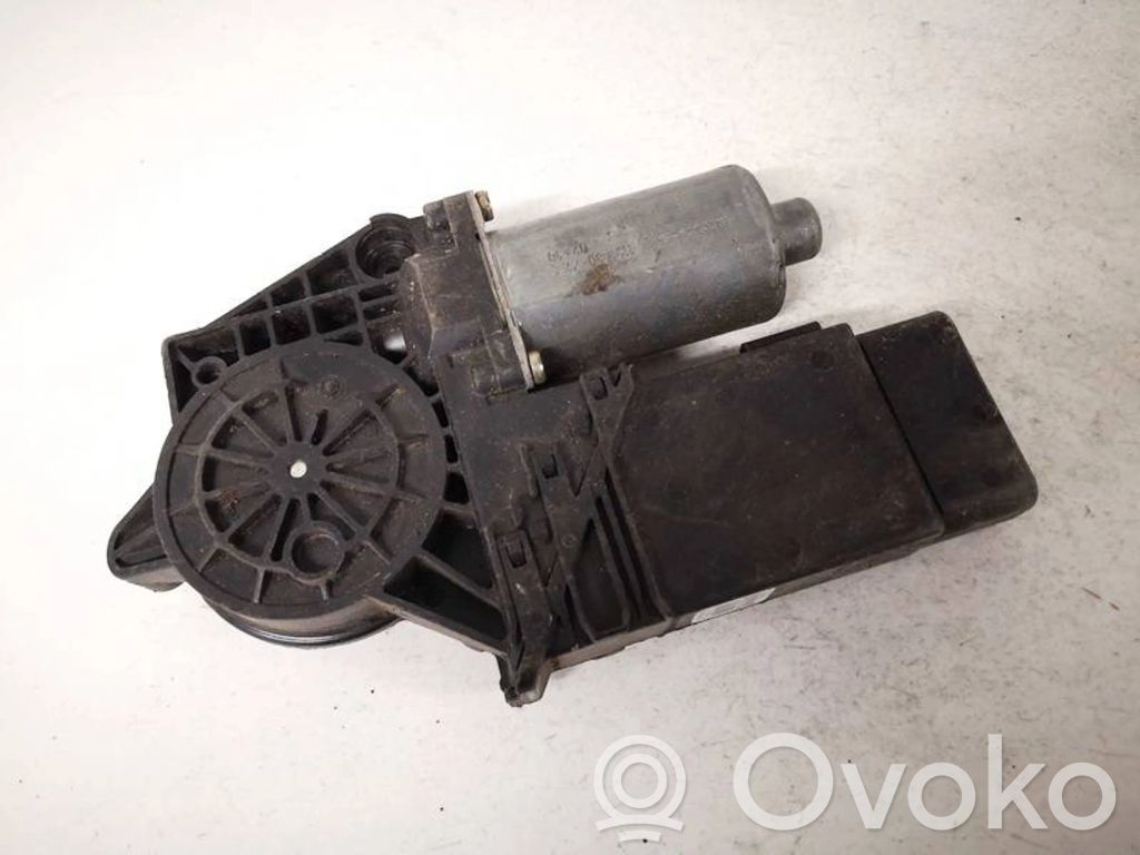 Volkswagen PASSAT B5 Motorino alzacristalli della portiera anteriore 