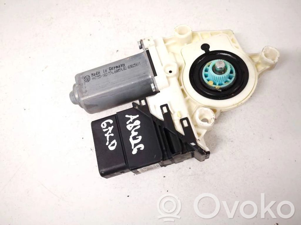 Volkswagen PASSAT B6 Motor del regulador de la ventanilla de la puerta delantera