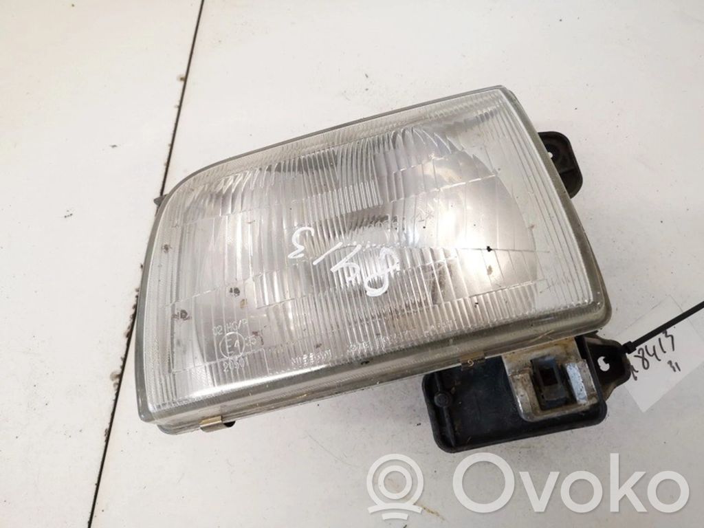 Nissan King Cab, Navara Lampa przednia 