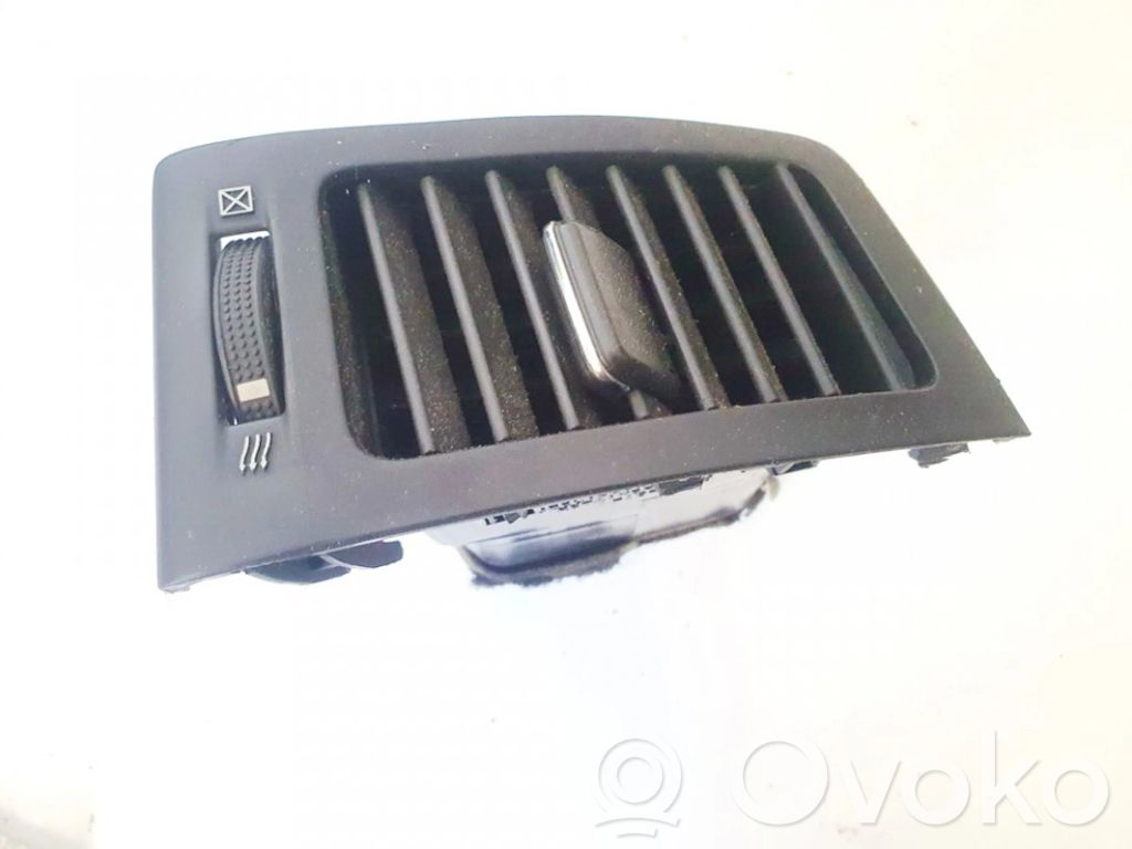 Toyota Corolla Verso E121 Rejilla de ventilación central del panel 
