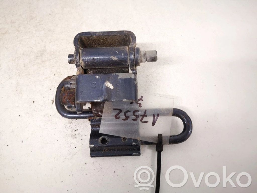Volkswagen Golf V Cerniera inferiore della portiera posteriore