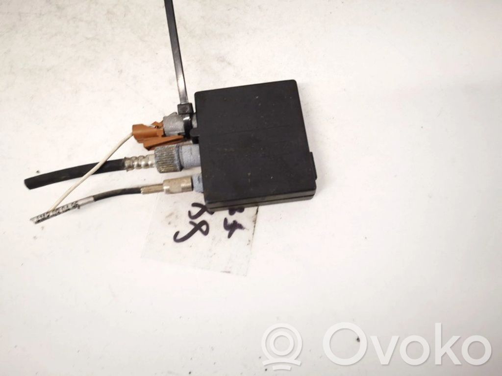 BMW 3 E36 Antenos valdymo blokas 