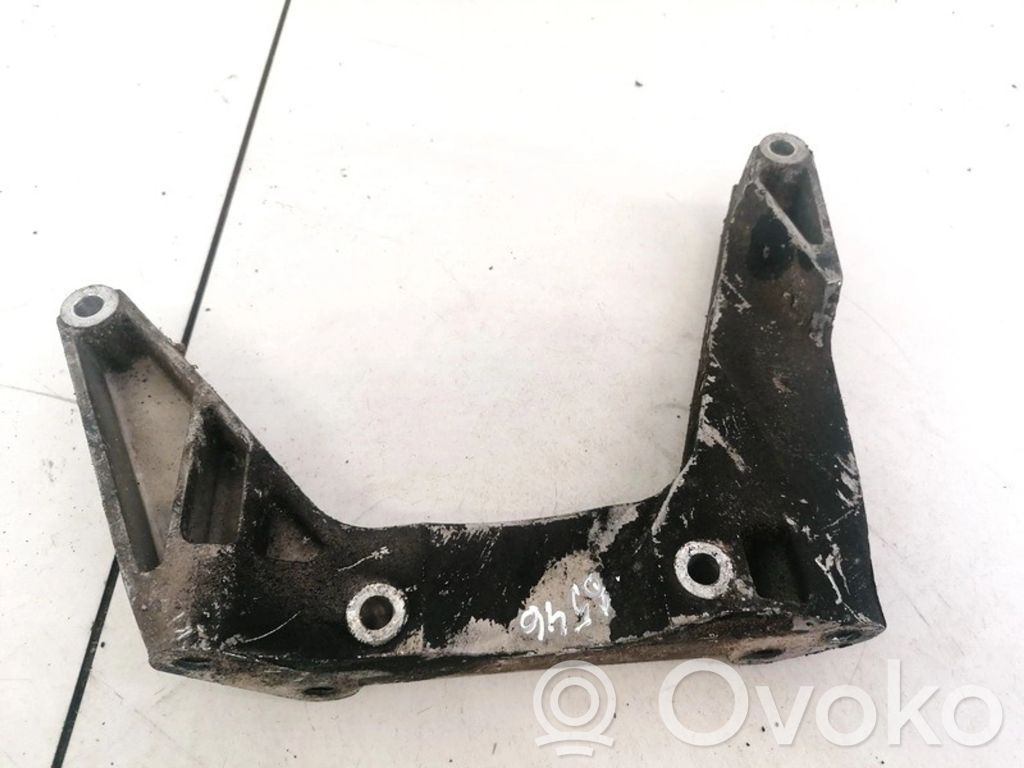Engine mounting bracket   KKU107640,KKU107640