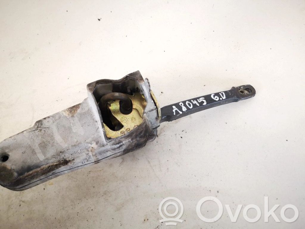 BMW 5 E39 Takaoven pidätin 