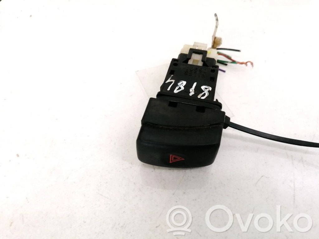Subaru Legacy Przycisk świateł awaryjnych 