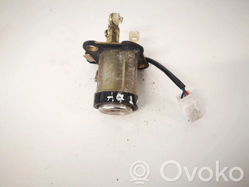 Takaluukun ulkopuolinen lukko   C8EG72U,C8EG72U,C8EG72U,C8EG72U