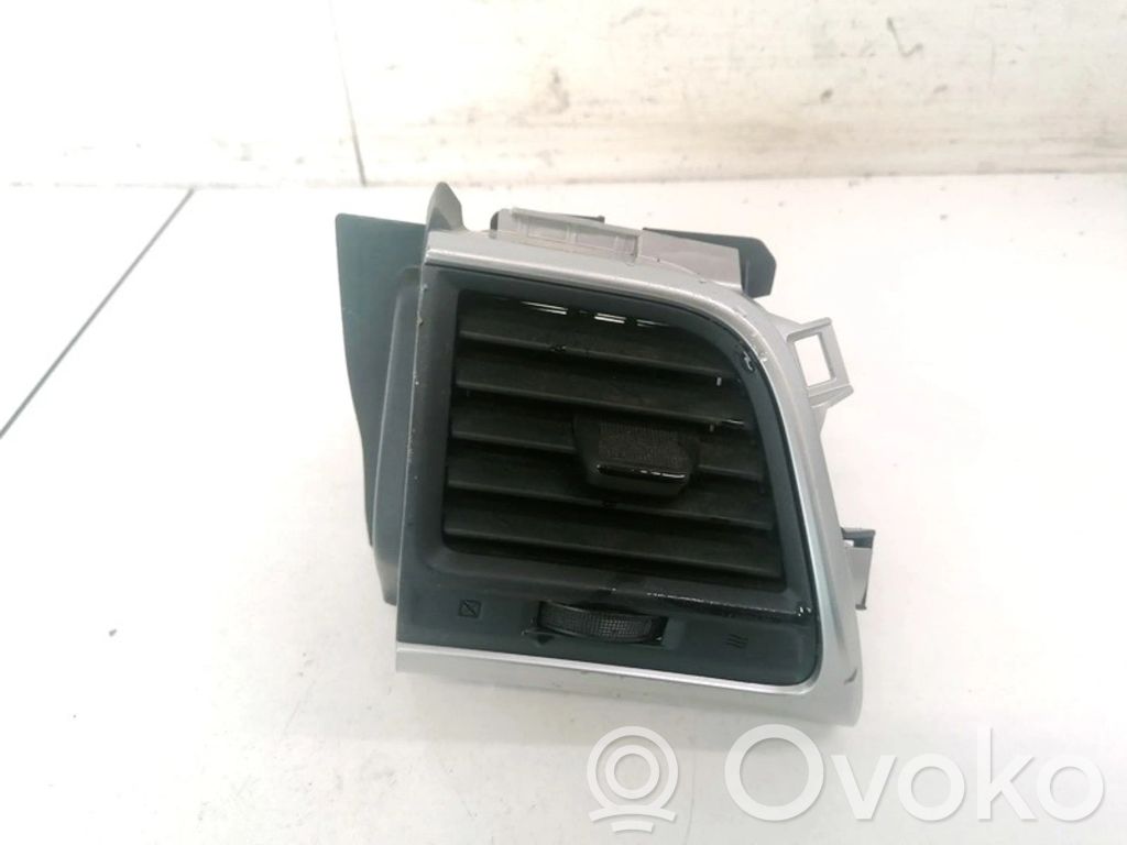 Toyota Verso-S Grilă ventilație centrală 