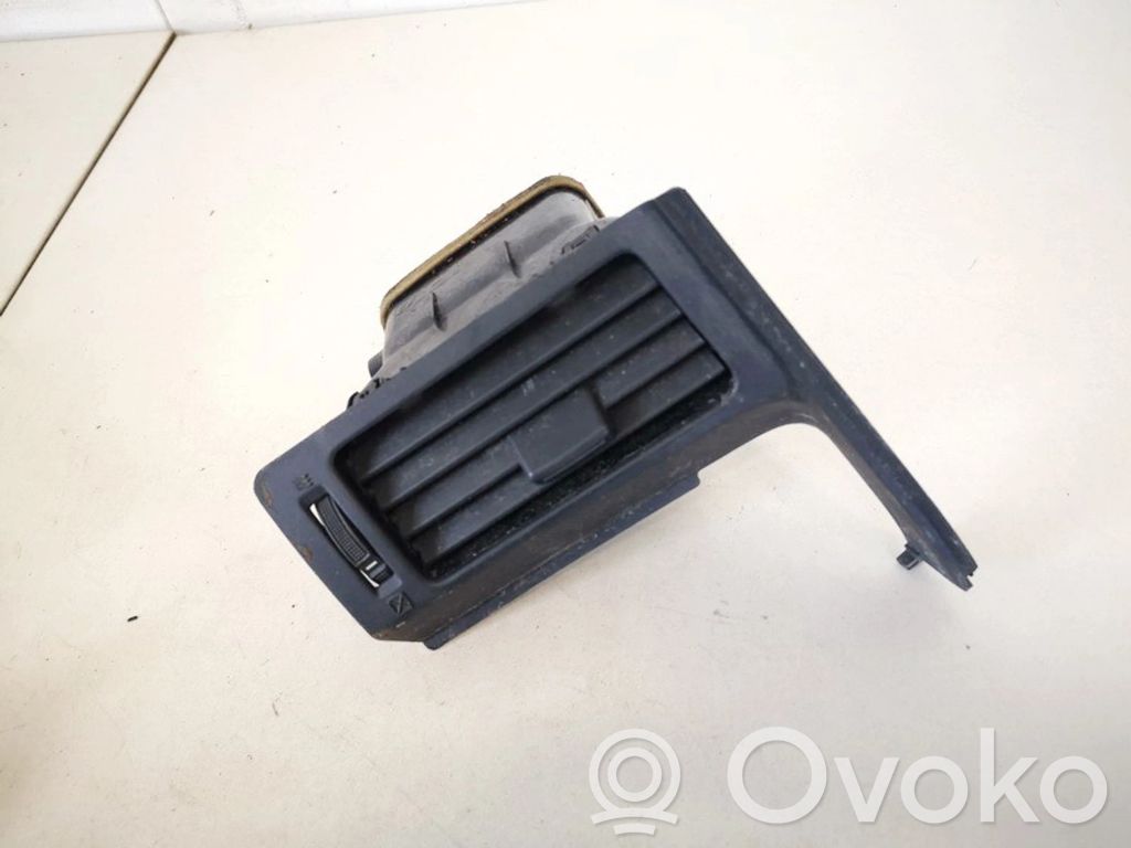 Toyota Verso Rejilla de ventilación central del panel