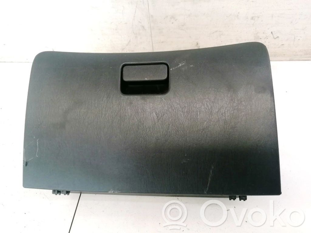 Toyota Corolla E120 E130 Hansikaslokero