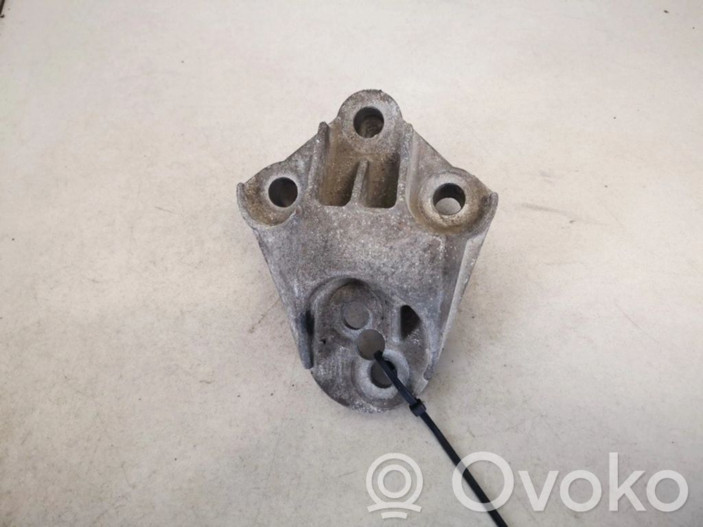 Opel Vectra B Engine mounting bracket 