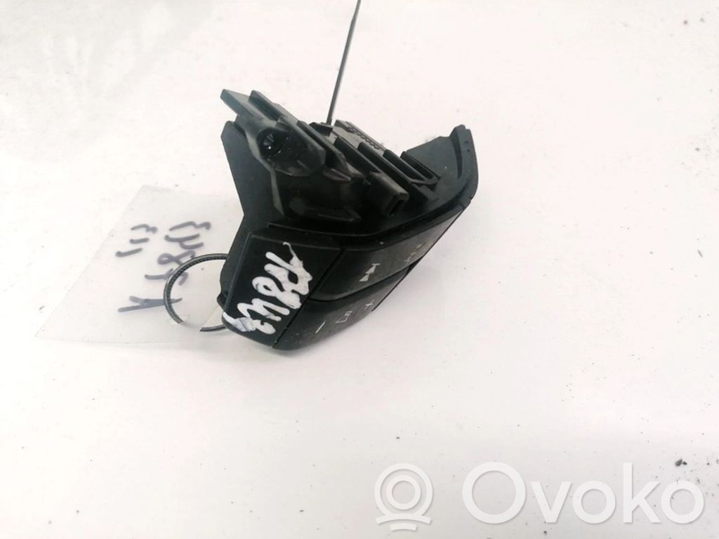 Volvo S60 Butoane/comutatoare pe volan 
