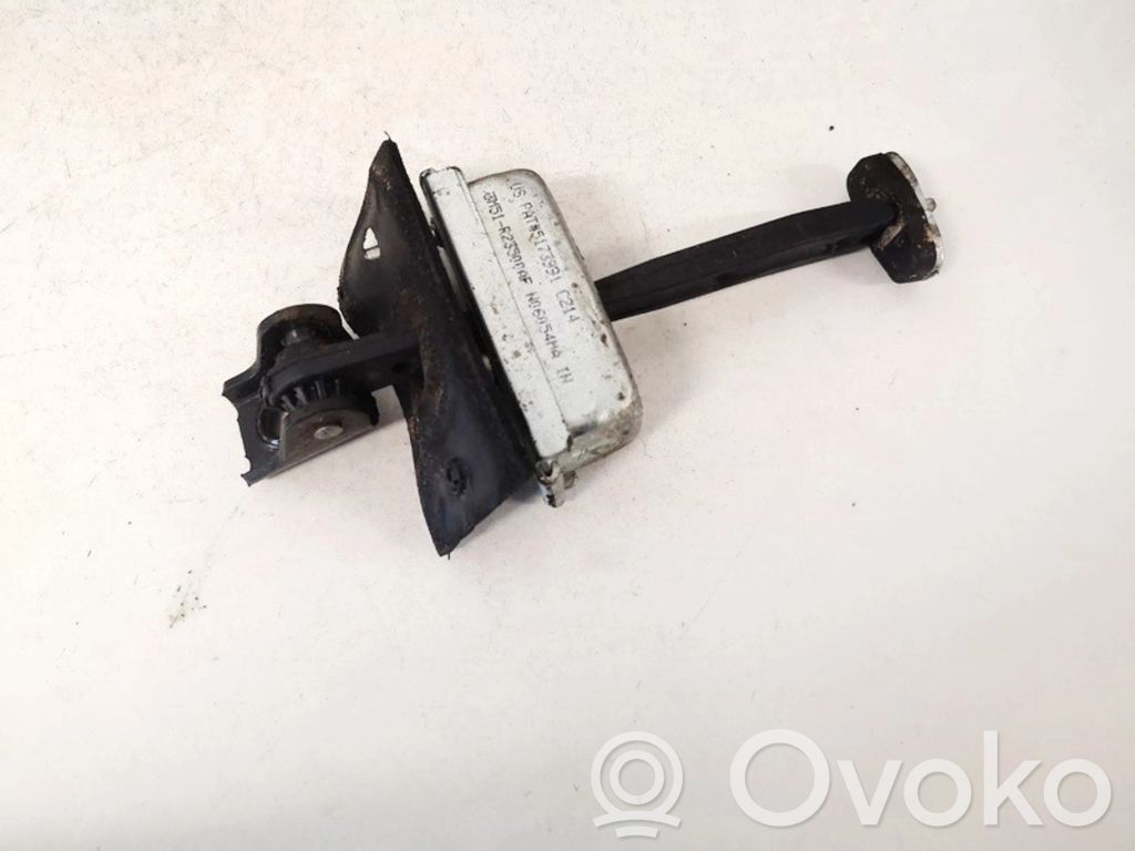 Ford Focus Etuoven pidätin 
