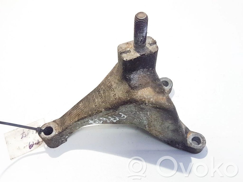Jaguar X-Type Engine mounting bracket 